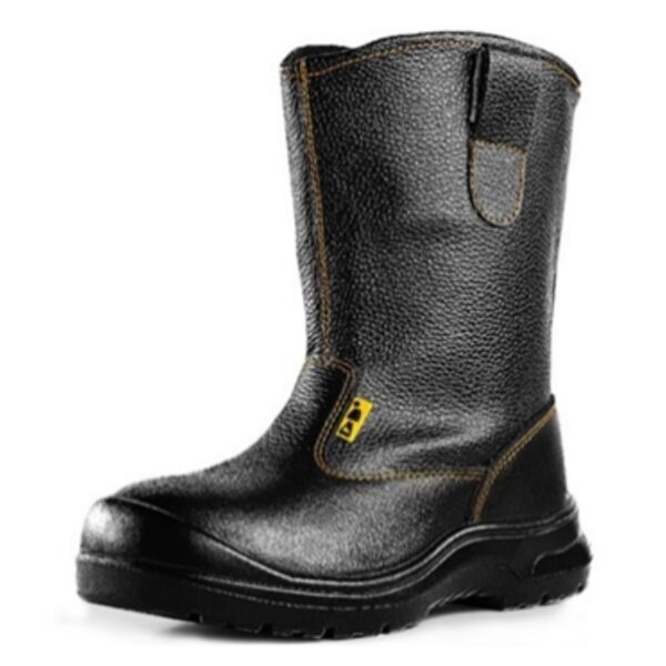 Durable safety footwear with protective toecap and slip‑resistant sole — secure fit and comfort in size 11.