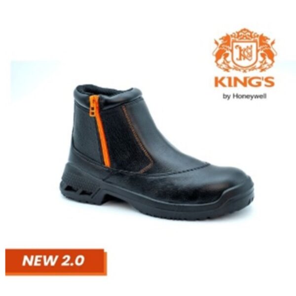 Durable safety footwear with protective toecap and slip‑resistant sole — secure fit and comfort in size S11.