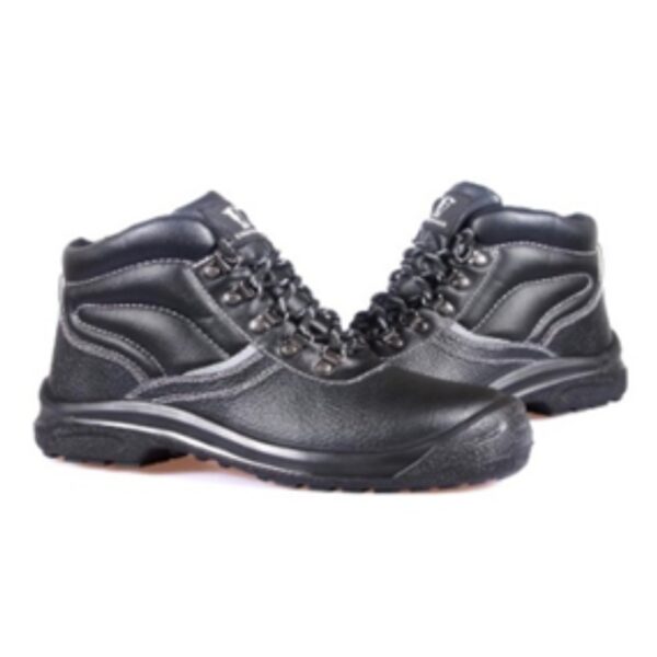 Durable safety footwear with protective toecap and slip‑resistant sole — secure fit and comfort in size range.